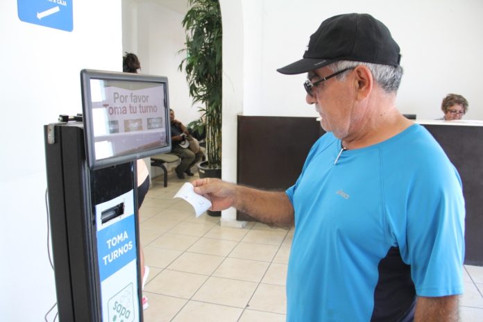 pospone pase de revista